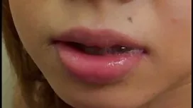 Индийски момиче се п ...