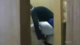Възбудена Teen Fox е ...