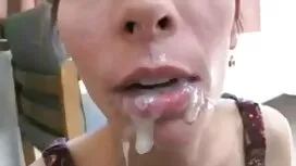 Slutty MILF отнема a ...