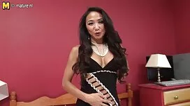 Busty Хенриета дилдо ...